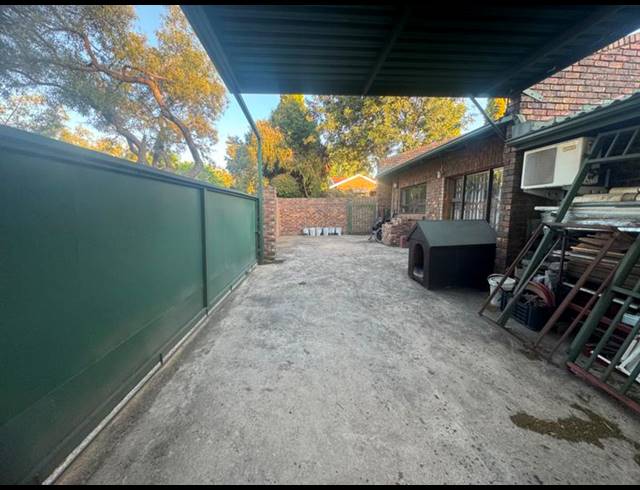 4 BEDROOM HOUSE FOR SALE IN AERORAND